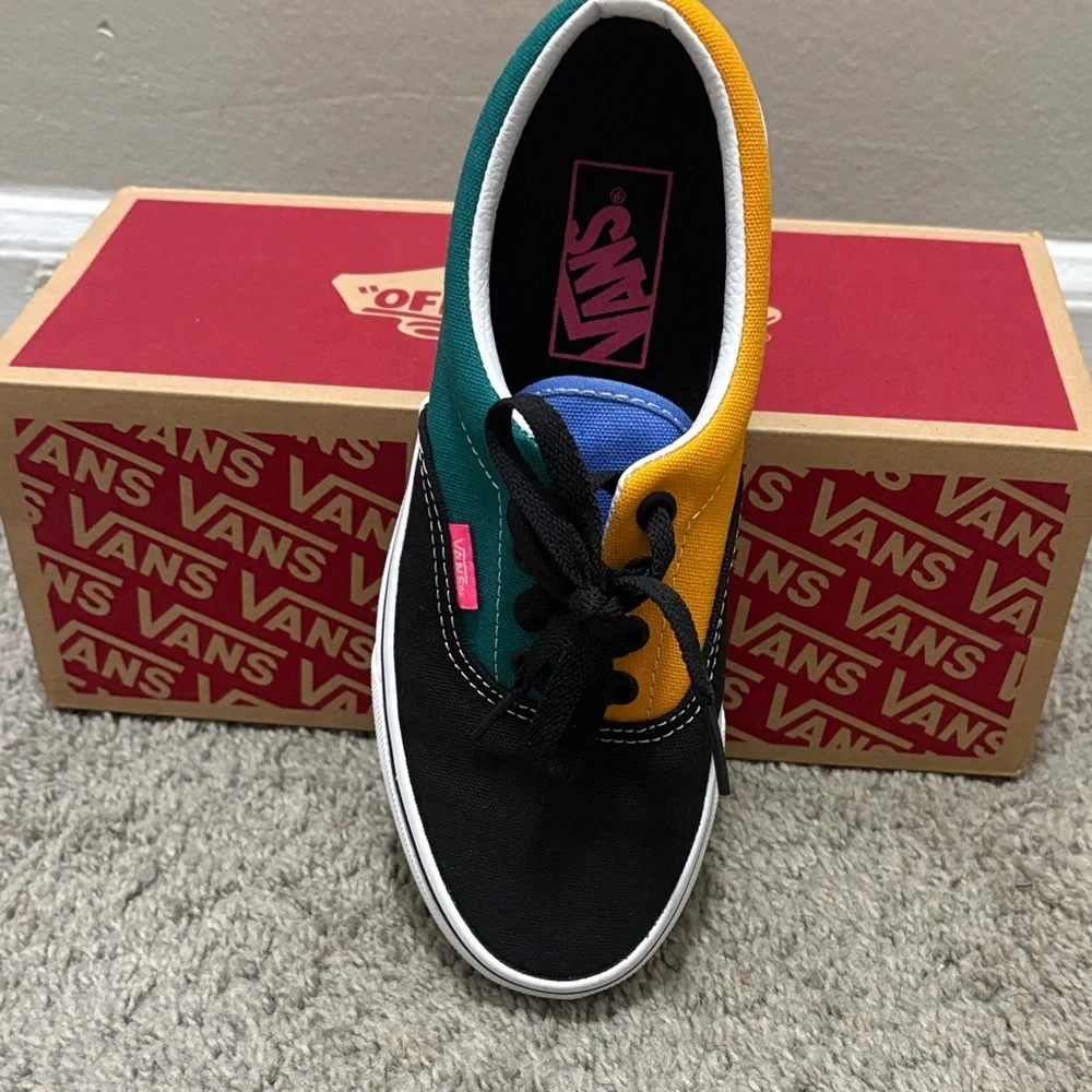 Vans Black and Green Sneakers with Blue Accents - Picture 2 of 5